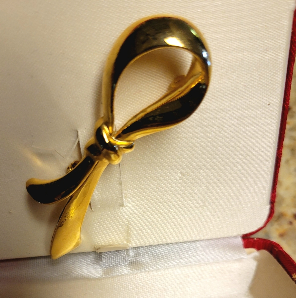 LAURA GAYLE BROOCH PIN